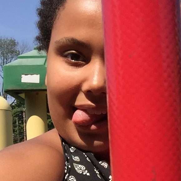 Meet your Posher, Lynette - Picture 1 of 1